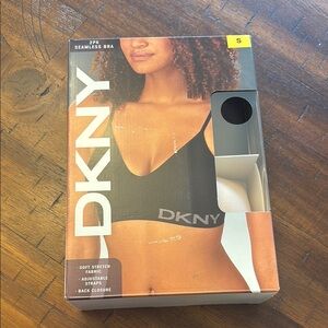 NWT 2 pack DKNY Seamless Black Bra Set